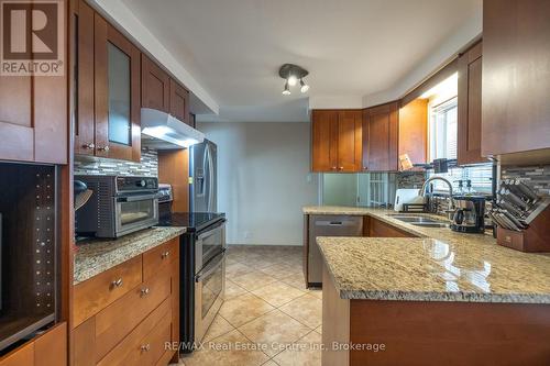 461 Strasburg Road, Kitchener, ON - Indoor Photo Showing Kitchen With Double Sink