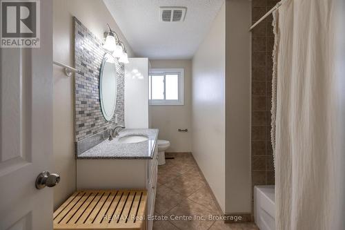 461 Strasburg Road, Kitchener, ON - Indoor Photo Showing Bathroom