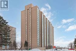 2207 - 145 HILLCREST AVENUE  Mississauga, ON L5B 3Z1