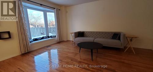 4097 Melia Drive, Mississauga, ON - Indoor Photo Showing Living Room