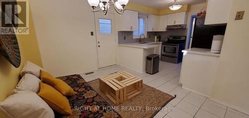 4097 Melia Drive, Mississauga, ON - Indoor Photo Showing Kitchen