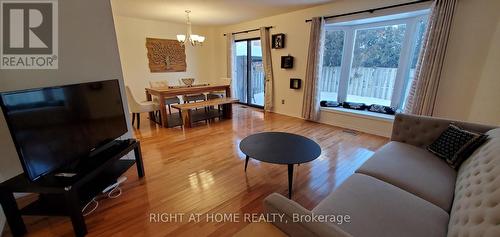 4097 Melia Drive, Mississauga, ON - Indoor Photo Showing Living Room