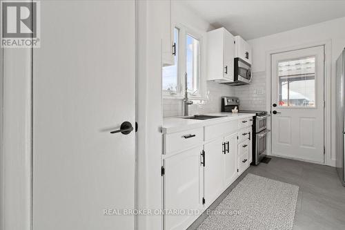 346 East 28Th Street, Hamilton, ON - Indoor Photo Showing Kitchen