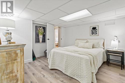 346 East 28Th Street, Hamilton, ON - Indoor Photo Showing Bedroom