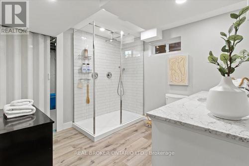 346 East 28Th Street, Hamilton, ON - Indoor Photo Showing Bathroom