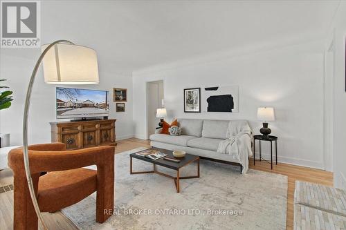 346 East 28Th Street, Hamilton, ON - Indoor Photo Showing Living Room