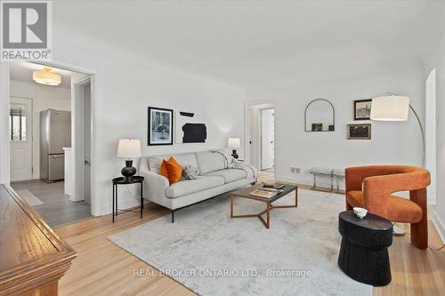 346 East 28Th Street, Hamilton, ON - Indoor Photo Showing Living Room