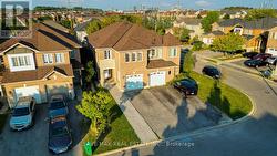 1014 FOXGLOVE PLACE  Mississauga, ON L5V 2N4