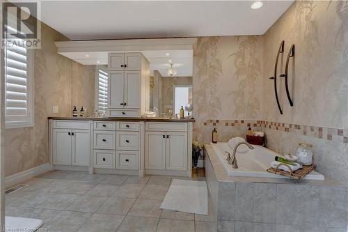 7 Jacob Gingrich Drive, Kitchener, ON - Indoor Photo Showing Bathroom