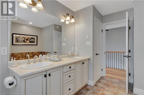 7 Jacob Gingrich Drive, Kitchener, ON - Indoor Photo Showing Bathroom