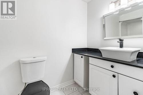 7646 Priory Crescent, Mississauga, ON - Indoor Photo Showing Bathroom