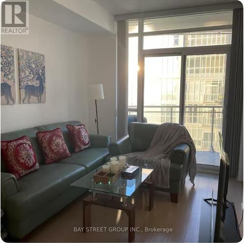 4303 - 21 Iceboat Terrace, Toronto, ON - Indoor Photo Showing Living Room
