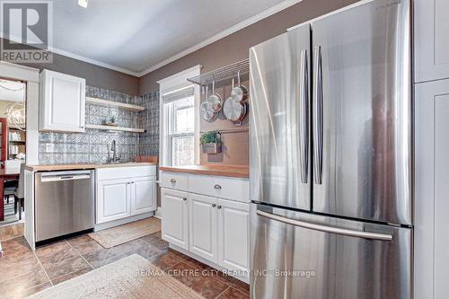 6 Thomas Janes Drive, London, ON - Indoor Photo Showing Kitchen