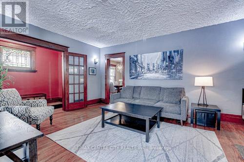 6 Thomas Janes Drive, London, ON - Indoor Photo Showing Living Room