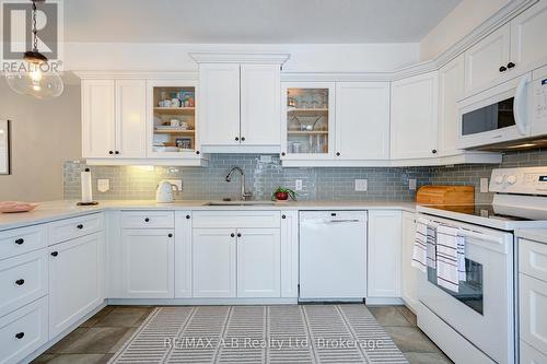 98 Mccarron Crescent, Waterloo, ON - Indoor Photo Showing Kitchen