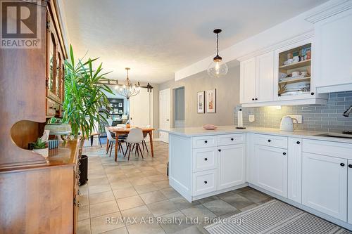 98 Mccarron Crescent, Waterloo, ON - Indoor Photo Showing Kitchen