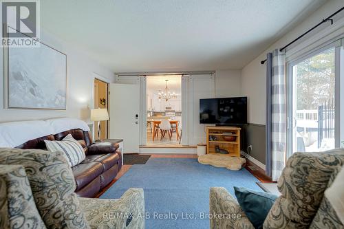 98 Mccarron Crescent, Waterloo, ON - Indoor Photo Showing Living Room