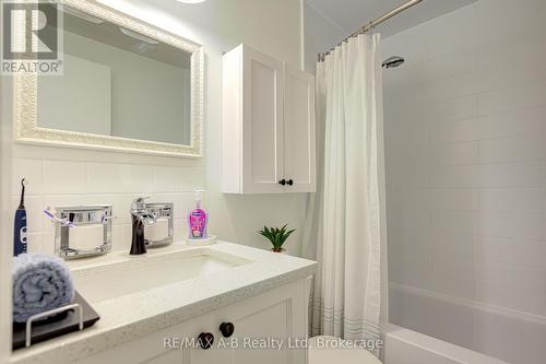 98 Mccarron Crescent, Waterloo, ON - Indoor Photo Showing Bathroom