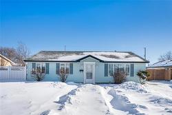 105 Braintree CR  Winnipeg, MB R3J 1E3