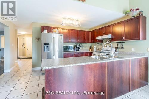 186 Locheed Drive, Hamilton, ON - Indoor Photo Showing Kitchen With Double Sink