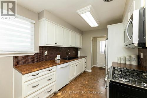 2485 Harman Court, Mississauga, ON - Indoor Photo Showing Kitchen