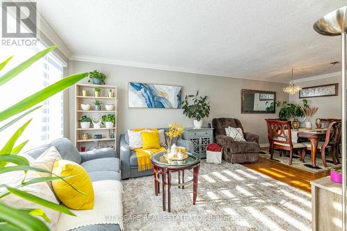 2485 Harman Court, Mississauga, ON - Indoor Photo Showing Living Room