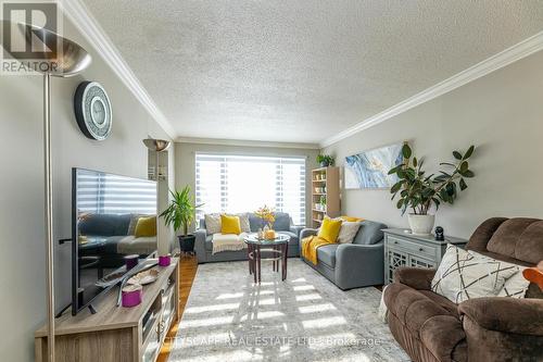 2485 Harman Court, Mississauga, ON - Indoor Photo Showing Living Room