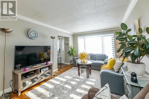 2485 Harman Court, Mississauga, ON - Indoor Photo Showing Living Room