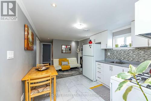 2485 Harman Court, Mississauga, ON - Indoor Photo Showing Kitchen