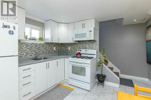 2485 Harman Court, Mississauga, ON - Indoor Photo Showing Kitchen