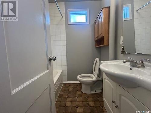 2170 Lindsay Street, Regina, SK - Indoor Photo Showing Bathroom