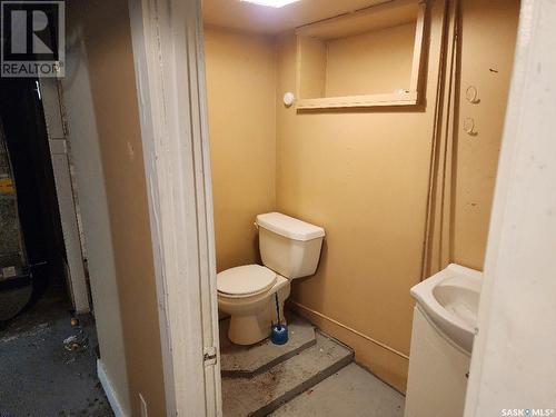 2170 Lindsay Street, Regina, SK - Indoor Photo Showing Bathroom