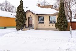 35 Imperial AVE  Winnipeg, MB R2M 0K6