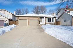 75 Southfields DR  Winnipeg, MB R2N 2N2