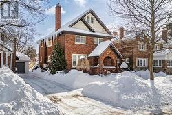 77 BORDEN Avenue N  Kitchener, ON N2H 3J2