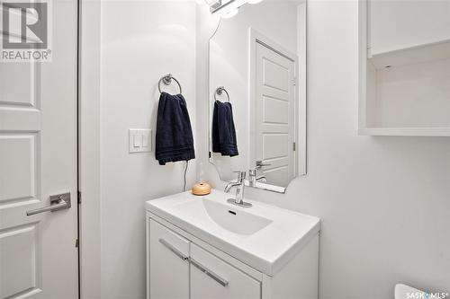 329 2Nd Street E, Saskatoon, SK - Indoor Photo Showing Bathroom