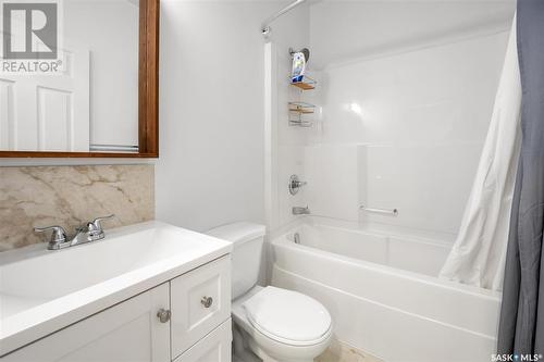 329 2Nd Street E, Saskatoon, SK - Indoor Photo Showing Bathroom