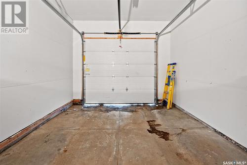 329 2Nd Street E, Saskatoon, SK - Indoor Photo Showing Garage