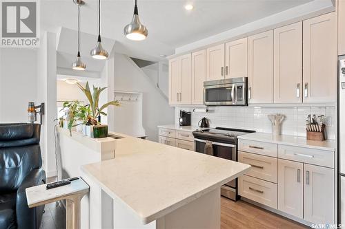 329 2Nd Street E, Saskatoon, SK - Indoor Photo Showing Kitchen