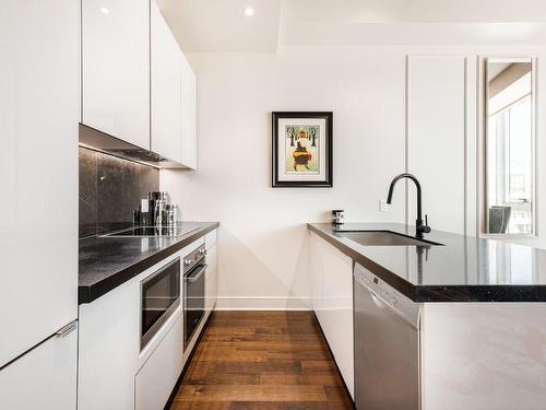 Kitchen - 3802-1188 Av. Union, Montréal (Ville-Marie), QC - Indoor Photo Showing Kitchen With Upgraded Kitchen