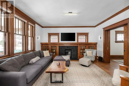 27 Belgrave Avenue, London, ON - Indoor Photo Showing Living Room With Fireplace