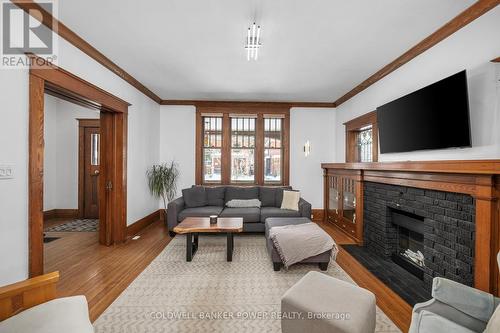 27 Belgrave Avenue, London, ON - Indoor Photo Showing Living Room With Fireplace