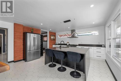 27 Belgrave Avenue, London, ON - Indoor Photo Showing Kitchen With Upgraded Kitchen