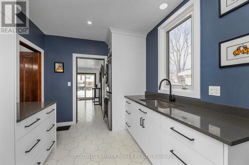 27 Belgrave Avenue, London, ON - Indoor Photo Showing Kitchen