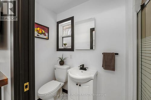 27 Belgrave Avenue, London, ON - Indoor Photo Showing Bathroom