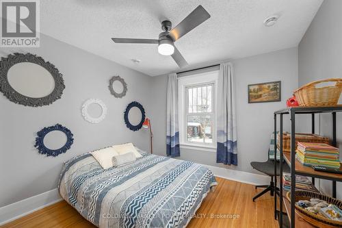 27 Belgrave Avenue, London, ON - Indoor Photo Showing Bedroom