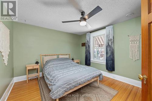 27 Belgrave Avenue, London, ON - Indoor Photo Showing Bedroom