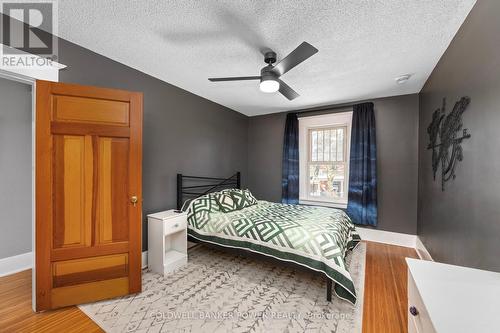 27 Belgrave Avenue, London, ON - Indoor Photo Showing Bedroom