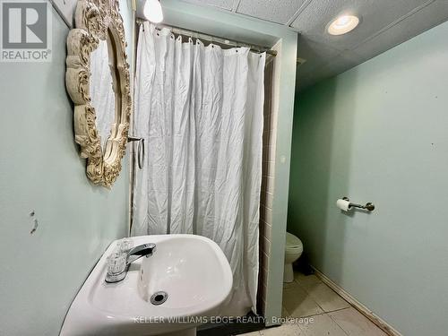 315 Hunter Street W, Hamilton, ON - Indoor Photo Showing Bathroom