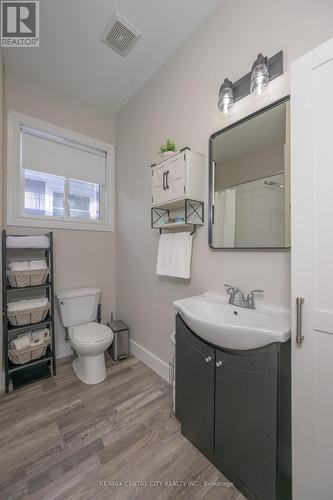 99 St Julien Street, London, ON - Indoor Photo Showing Bathroom